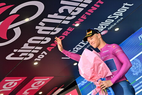 Jonathan Milan venceu sua terceira etapa na atual edição do Giro d'Italia