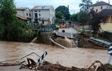 Maltempo: ponte spazzato via da torrente, nessun ferito