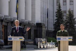 Stoltenberg, 'non è troppo tardi per la vittoria ucraina