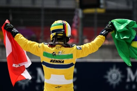 Vettel durante homenagem a Senna na Itália