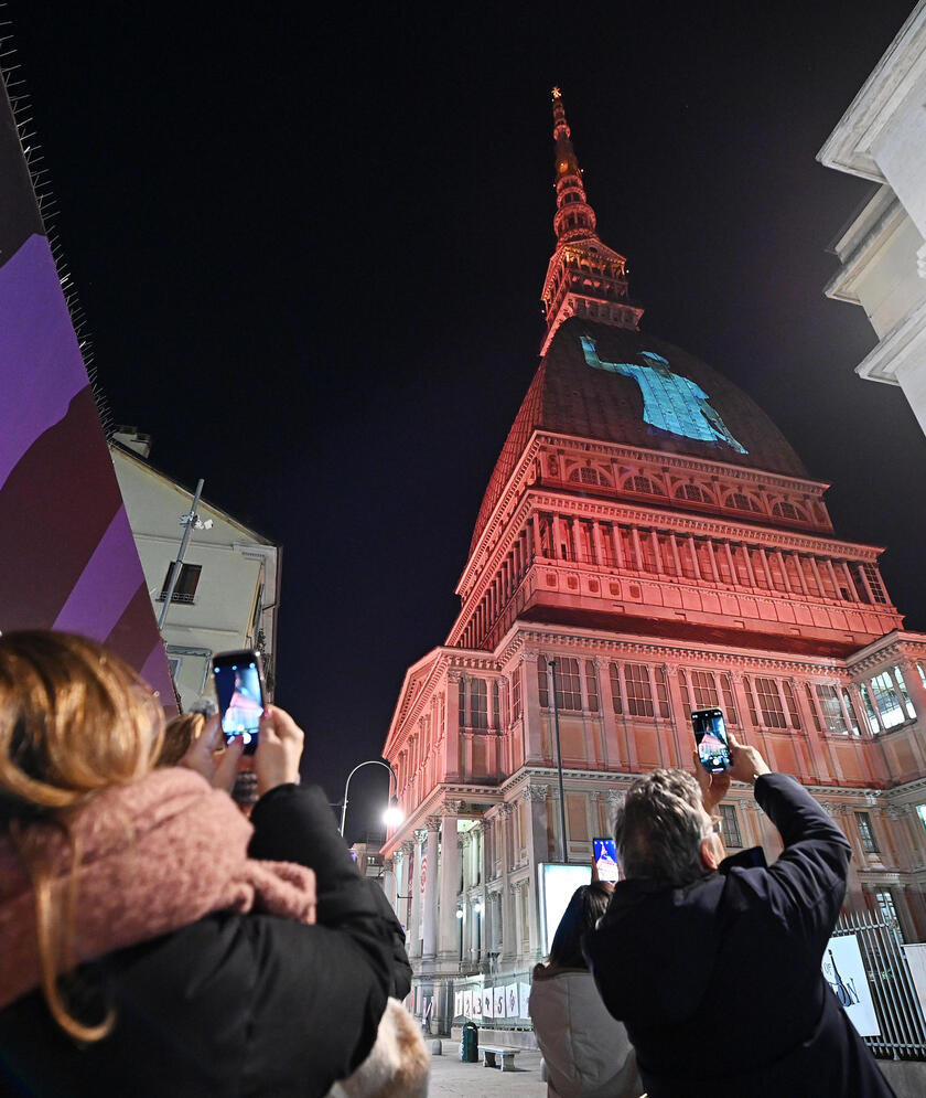 Sinner: Torino illumina la Mole e i ponti in segno di omaggio - RIPRODUZIONE RISERVATA
