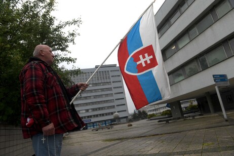 Premiê eslovaco segue internado em estado grave em um hospital em Banská Bystrica