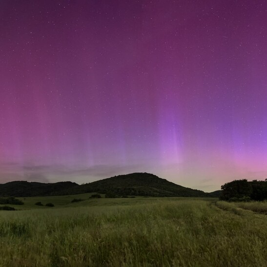 L'aurora generata dala tempesta geomagnetica vista da Cerveteri (fonte: foto di Paolo Giangreco Marotta, elaborata da  Giuseppe Conzo, Gruppo Astrofili Palidoro)