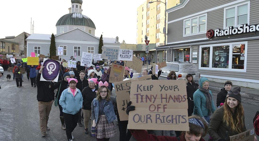 Trump Women's March © AP