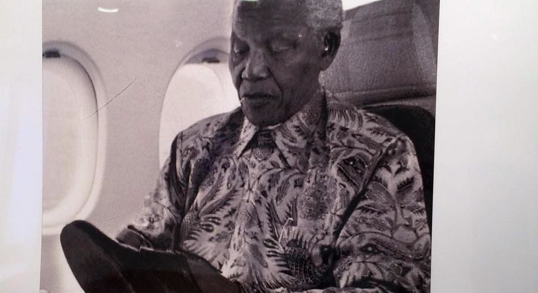 Le immagini di un'icona della lotta per la libertà e contro la xenofobia, Nelson Mandela, in mostra in occasione della  Giornata internazionale per l'eliminazione della discriminazione razziale nelle Librerie la Feltrinelli © ANSA