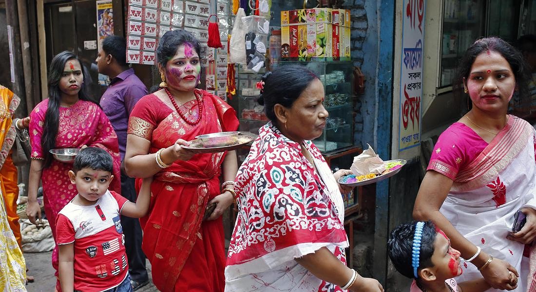 Holi Festival celebrations in Dhaka Â© EPA