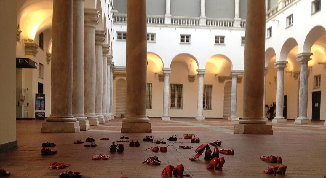 un'immagine della mostra dell'artista messicana Elina Chauvet, 'Zapatos Rojos' (Scarpe rosse) a palazzo Ducale di Genova in occasione della Giornata internazionale contro la violenza sulle donne © ANSA
