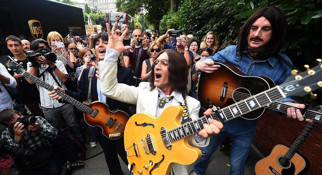 Beatles fans celebrate 45th anniversary of Abbey Rd © EPA