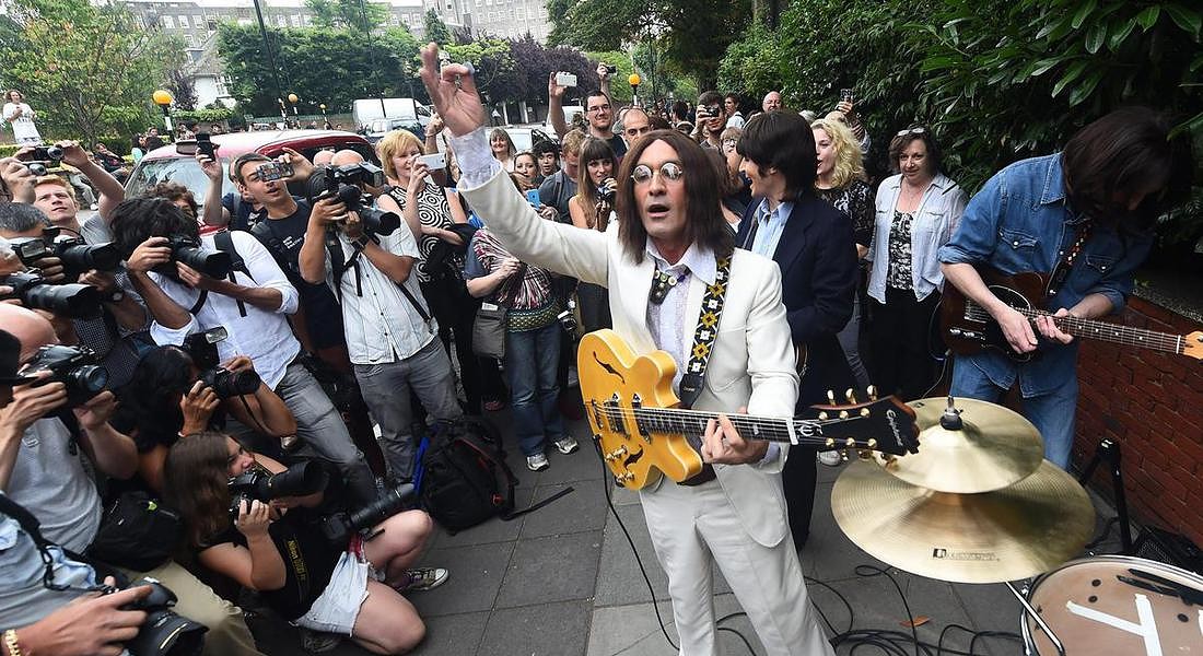 Beatles fans celebrate 45th anniversary of Abbey Rd © EPA