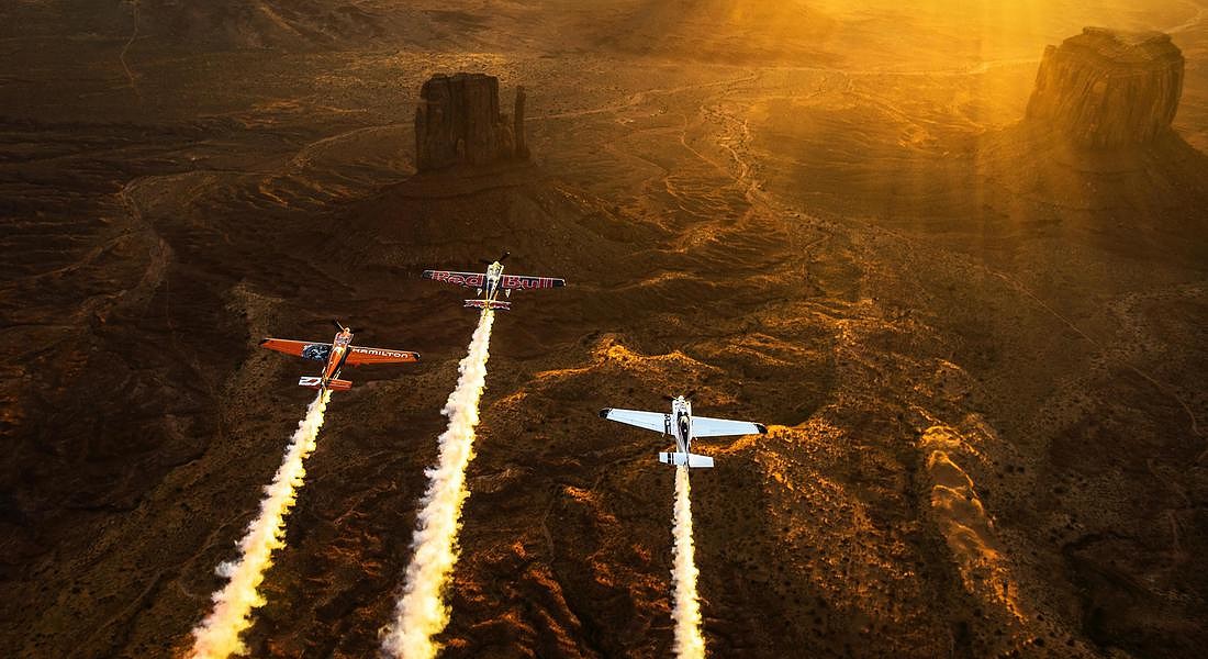 Red Bull Air Race, Joerg Mitter Kirby Chambliss of the United States leads Nicolas Ivanoff of France and Matthias Dolderer of Germany over the Monument Valley Navajo Tribal Park in Utah, United States on September 29, 2015. © ANSA