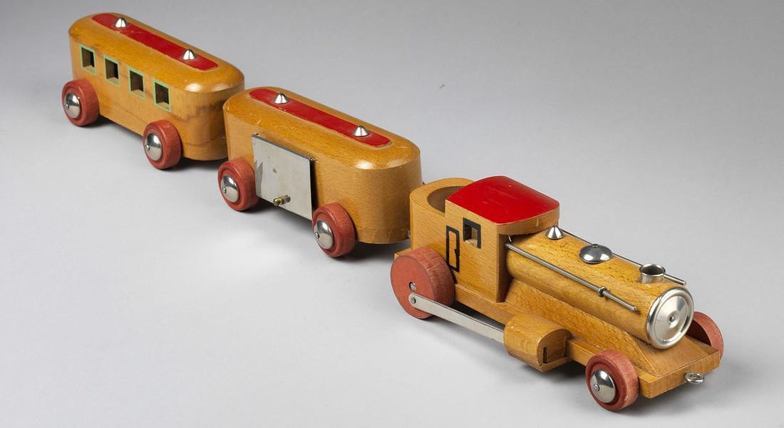 archivio giocattoli storici della sovrintendenza di roma capitale reno a vapore composto di locotender e due vagoni	legno|colore|metallo	sec. XX quarto decennio, 1936 © ANSA