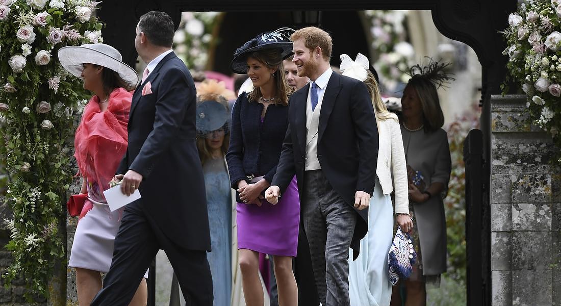 Harry è andato a prendere la fidanzata Meghan per farle partecipare al ricevimento di nozze di Pippa Middleton, occasione di incontro con Kate © AP