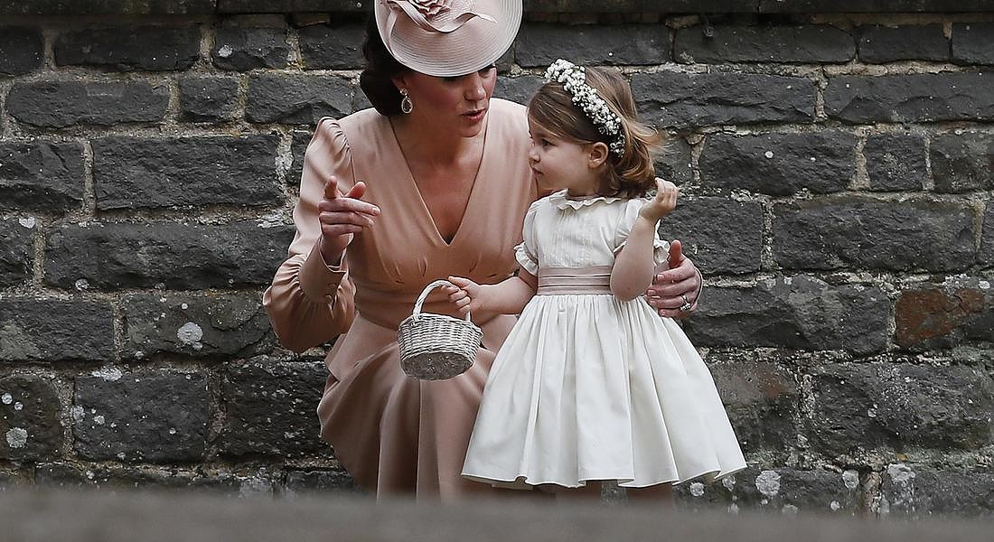 Kate Middleton al matrimonio della sorella Pippa, qui con la figlia Charlotte © AP
