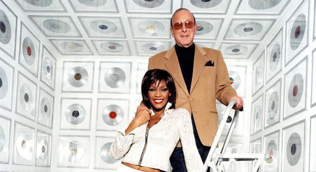 Whitney Houston con il suo produttore Clive Davis © ANSA