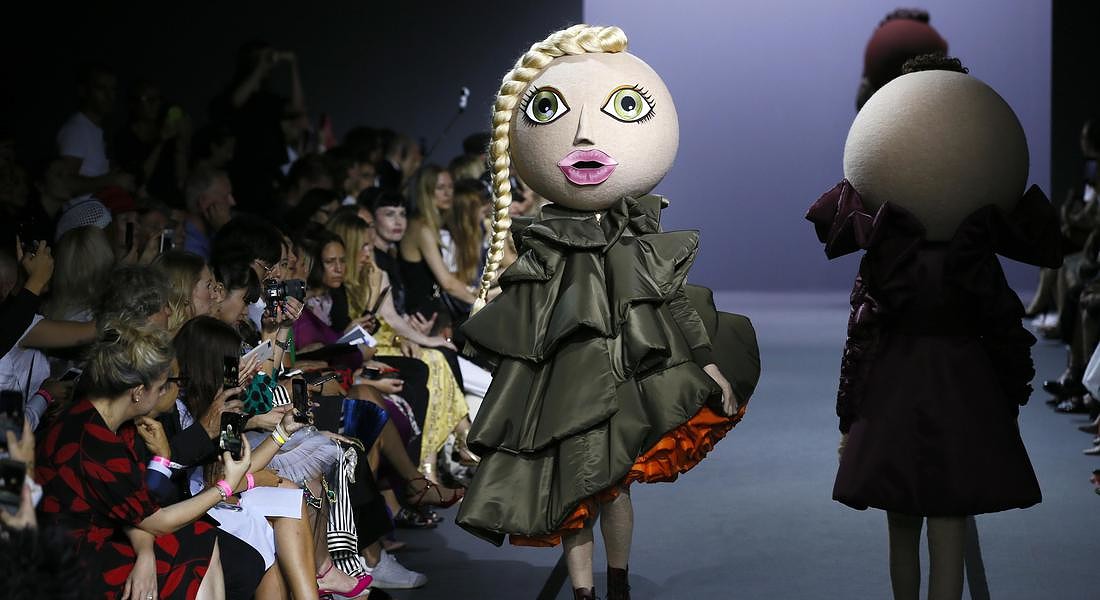 Alla Paris Fashion week le Action Dolls di Viktor&Rolf © AP