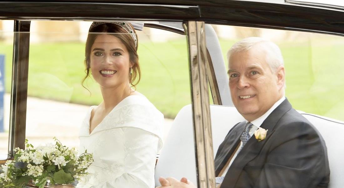 Royal Wedding: a Windsor si sono sposati la principessa Eugenie e  Jack Brooksbank. Qui la sposa con il padre, il principe Andrea, duca di York © EPA