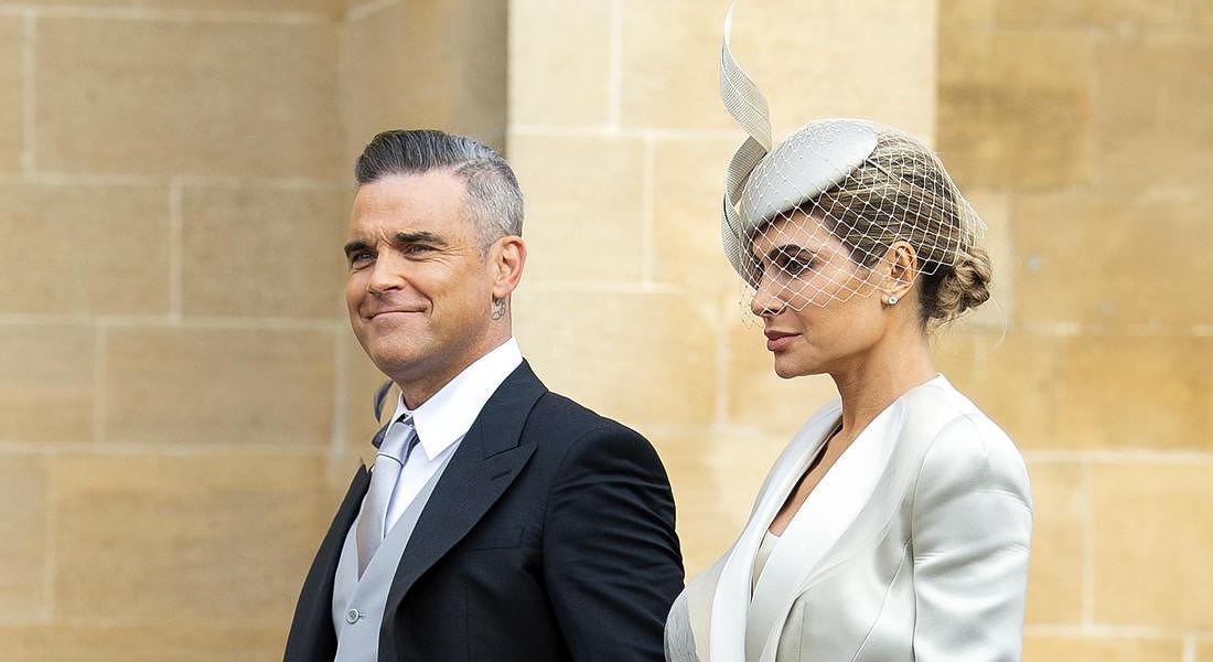 A Windsor si sono sposati la principessa Eugenie e  Jack Brooksbank. Nella foto la pop star inglese Robbie Williams con la moglie Ayda Field © EPA