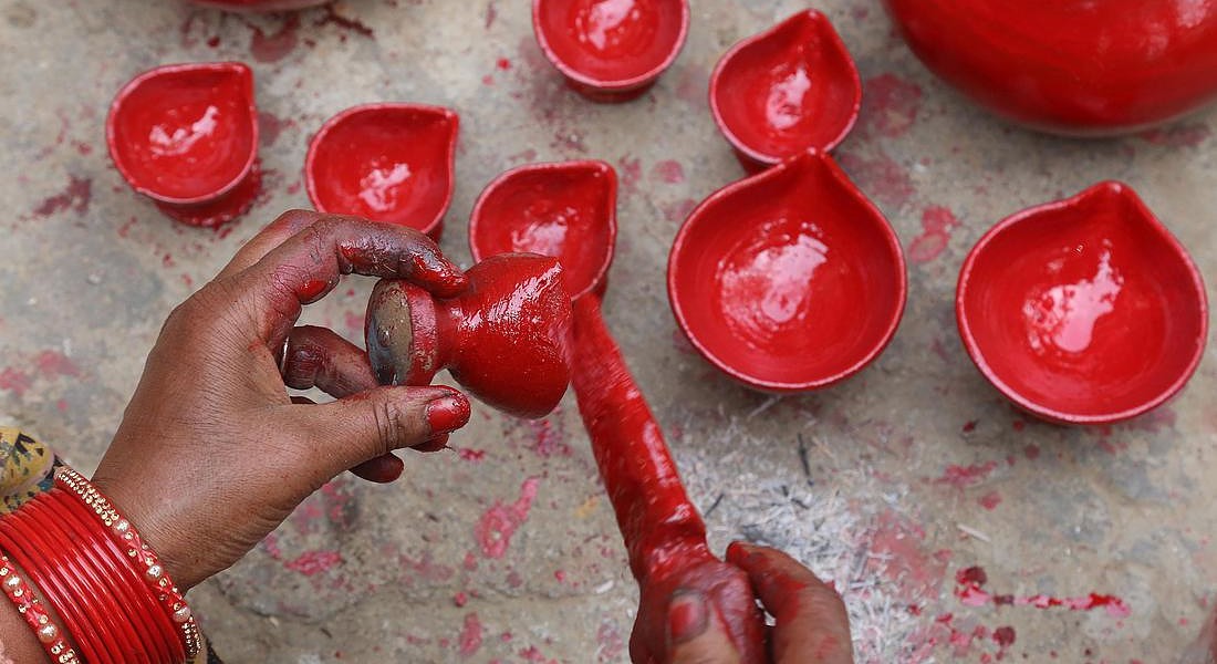 Preparations for Diwali festival in Himachal Pradesh © EPA
