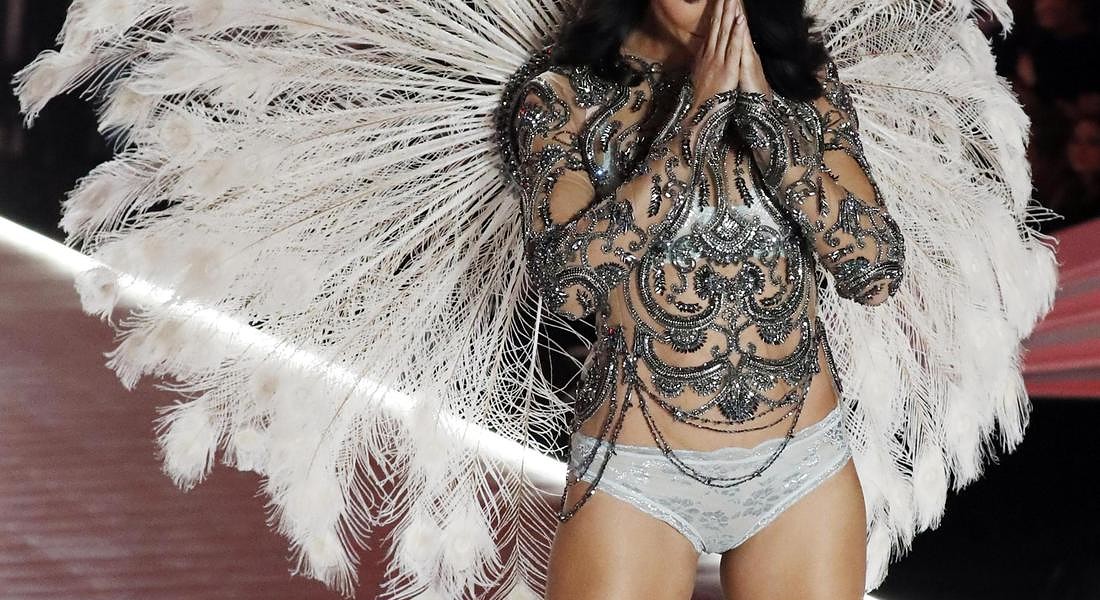 Moda: Victoria's Secret, Adriana Lima appende le ali © EPA