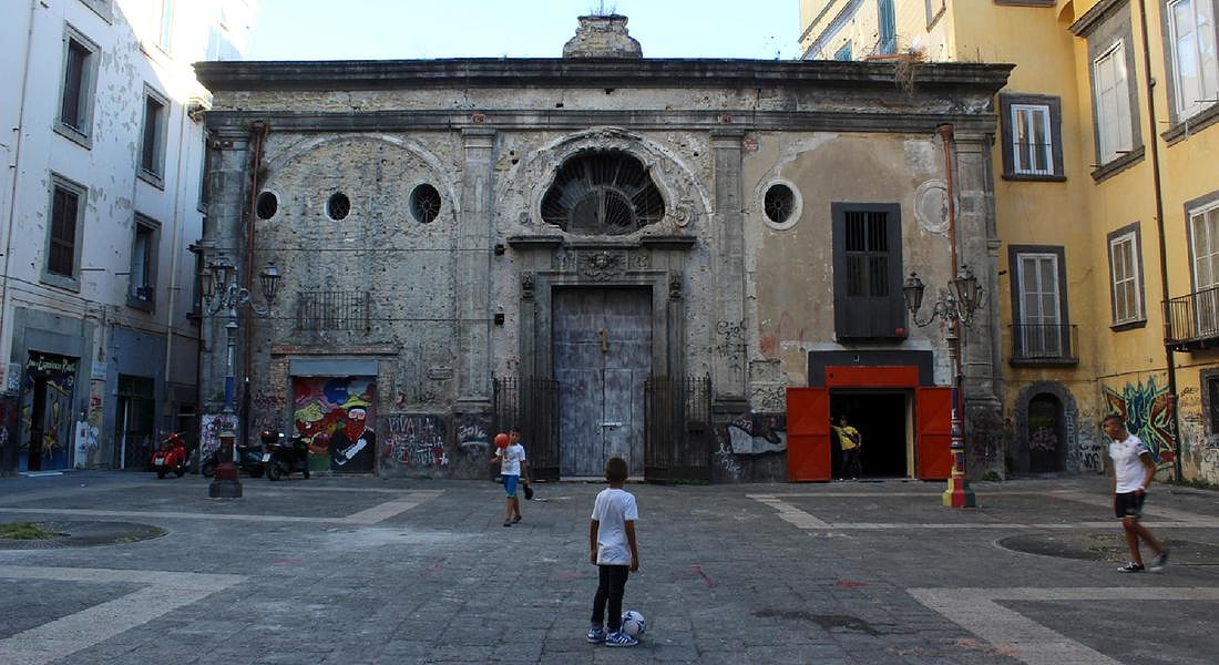 Le Sette Stagioni dello Spirito, opera di Gian Maria Tosatti @: Chiesa dei SS. Cosma e Damiano, Napoli. LA PESTE © ANSA