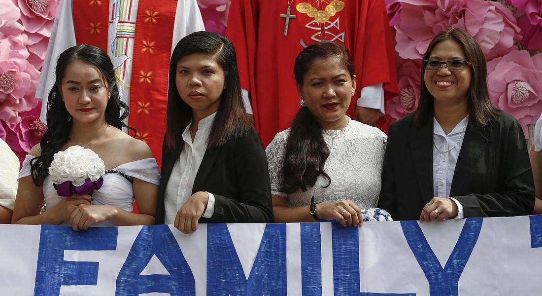 Cerimonia matrimoniale Lgbt di massa a Manila nelle Filippine © EPA