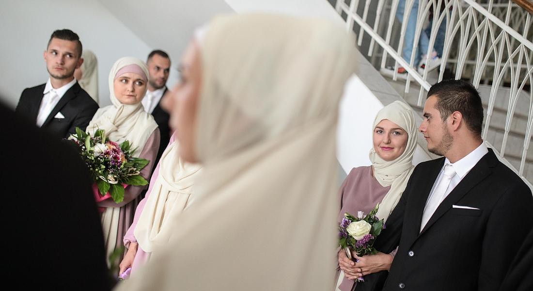 Mass wedding ceremony in Sarajevo © EPA