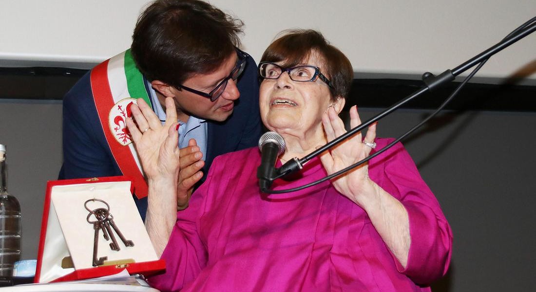 L'attrice Franca Valeri, riceve le Chiavi della Citta' di Firenze dal sindaco Dario Nardella © ANSA