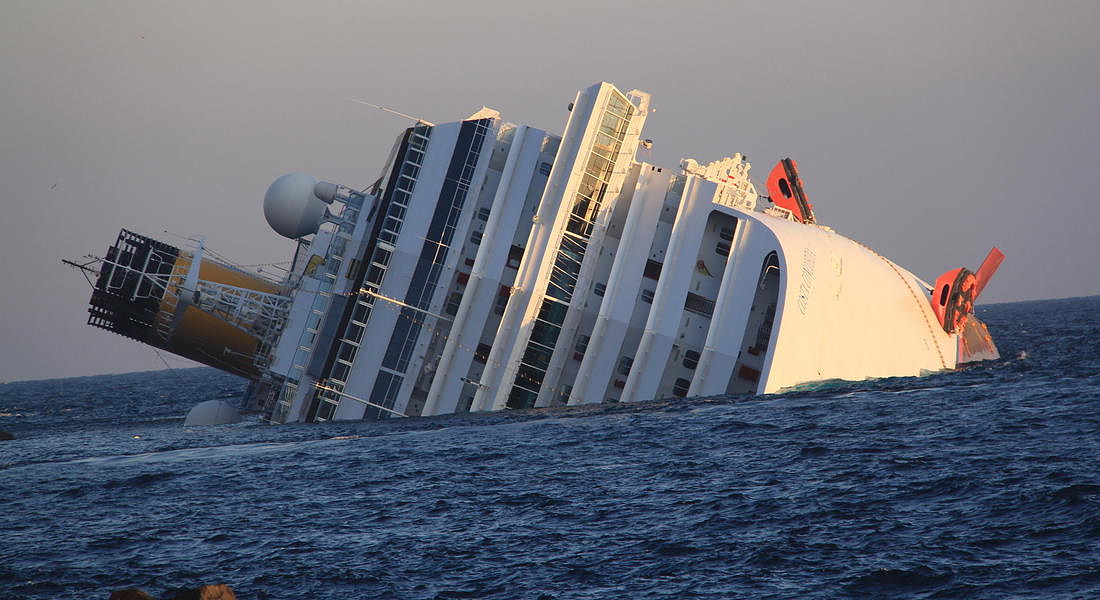 Costa Concordia ship crash - 2012 © EPA