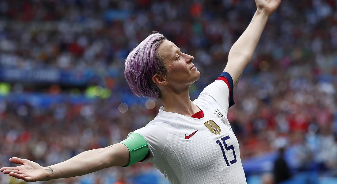 Megan Rapinoe, la calciatrice Usa segna il gol alla finale con l'Olanda alla Coppa del mondo di calcio femminile - 2019 © EPA
