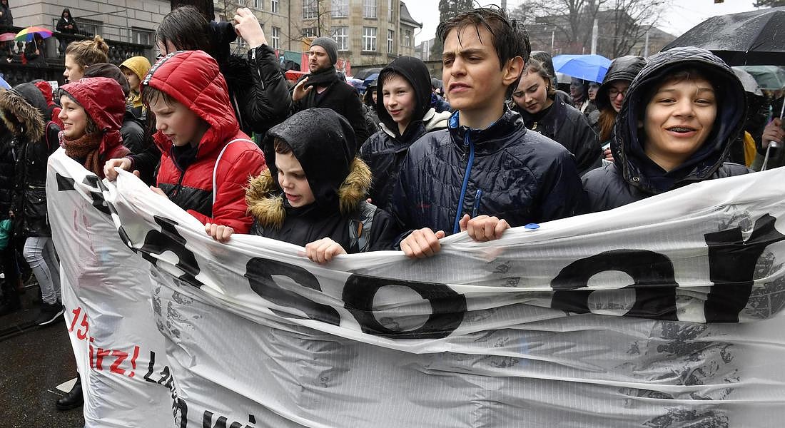 Students strike for climate change in Zurich © EPA