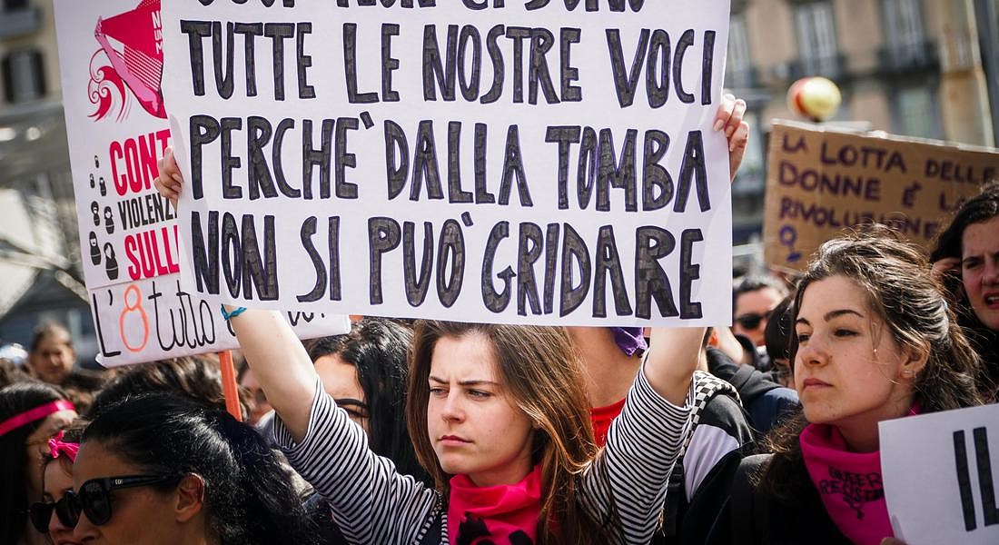 8 marzo a Napoli #Non una di meno in corteo con foto uxoricidi © ANSA