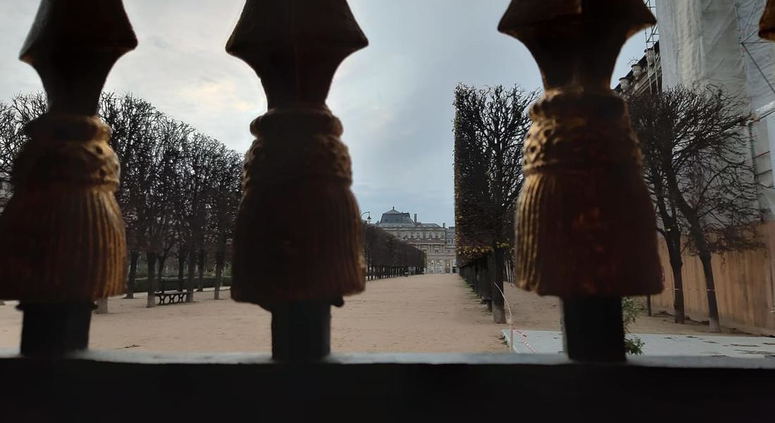 Sulle tracce di Modigliani a Parigi: le cancellate chiuse del Jardin du Luxembourg - Parigi. foto di Alessandra Magliaro © 