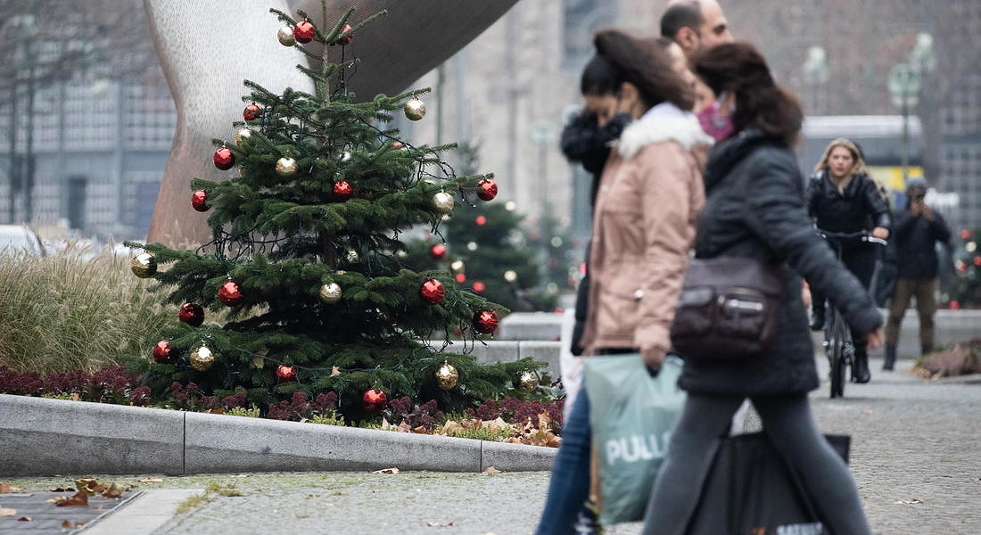 Christmas shopping in Berlin © EPA