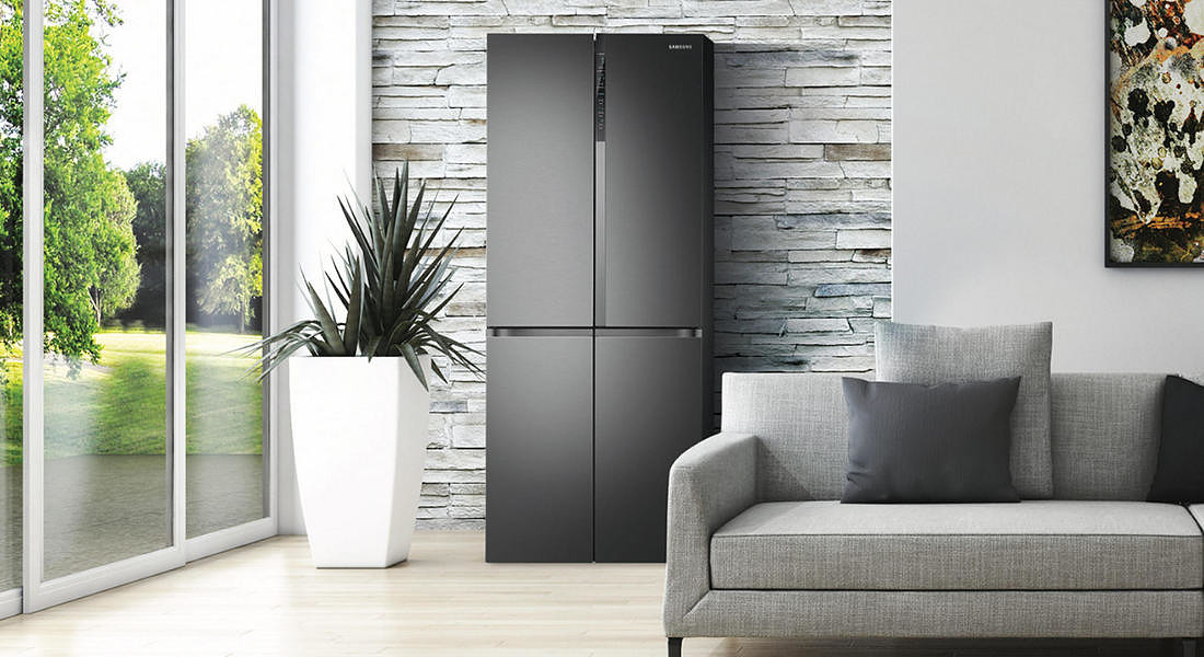 frigoriferi di design con sistemi igenizzanti perch� dotati anche di filtri antibatterici, qui il  modello di Samsung © ANSA