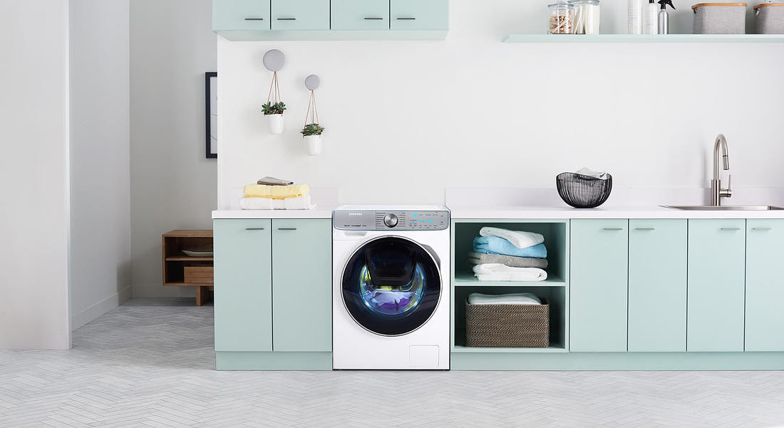 lavatrici con nuovi cicli mirati ad igienizzare i capi con getti di aria calda, senza lavaggio o uso  di detergenti © ANSA