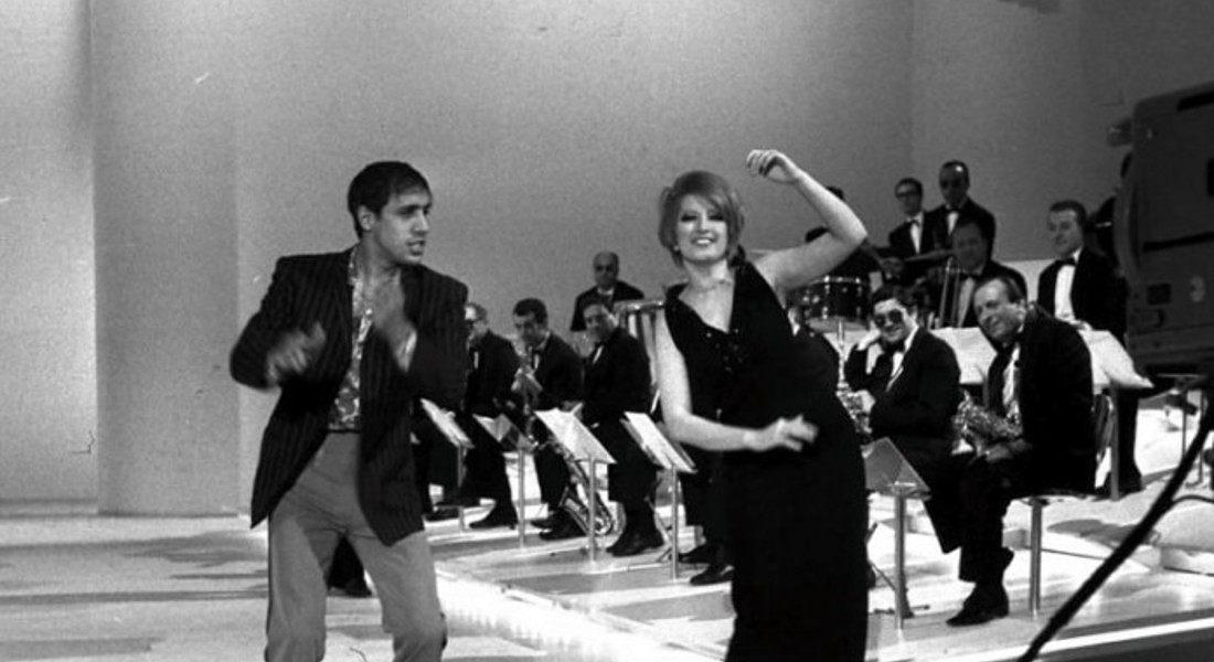 Mina e Adriano Celentano, Sabato Sera. Immagine di pubblico dominio da Radiocorriere tv 1967 © Ansa