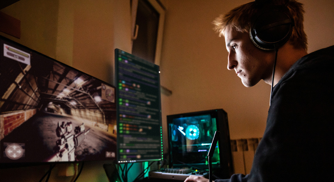 Un ragazzo fa gaming, uno dei principali obiettivi del cybercrime foto iStock. © Ansa