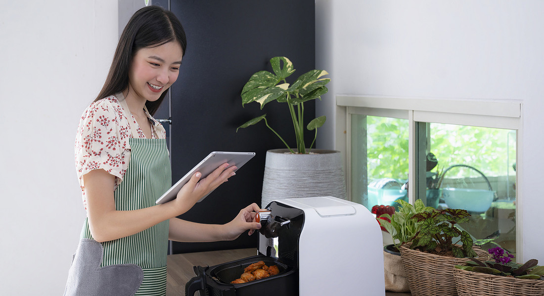 Tablet e friggitrice ad aria, i nuovi indispensabili in cucina in un trend che arriva dall'Asia. foto iStock. © Ansa