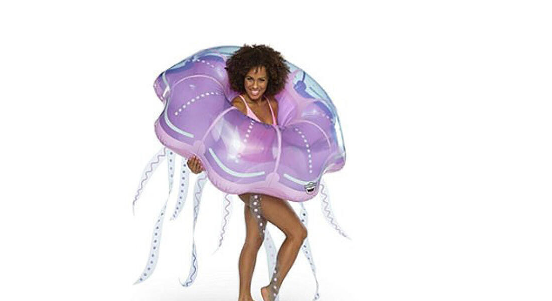Ciambella a forma di medusa (BigMouth Giant Jellyfish Pool Foat) © ANSA