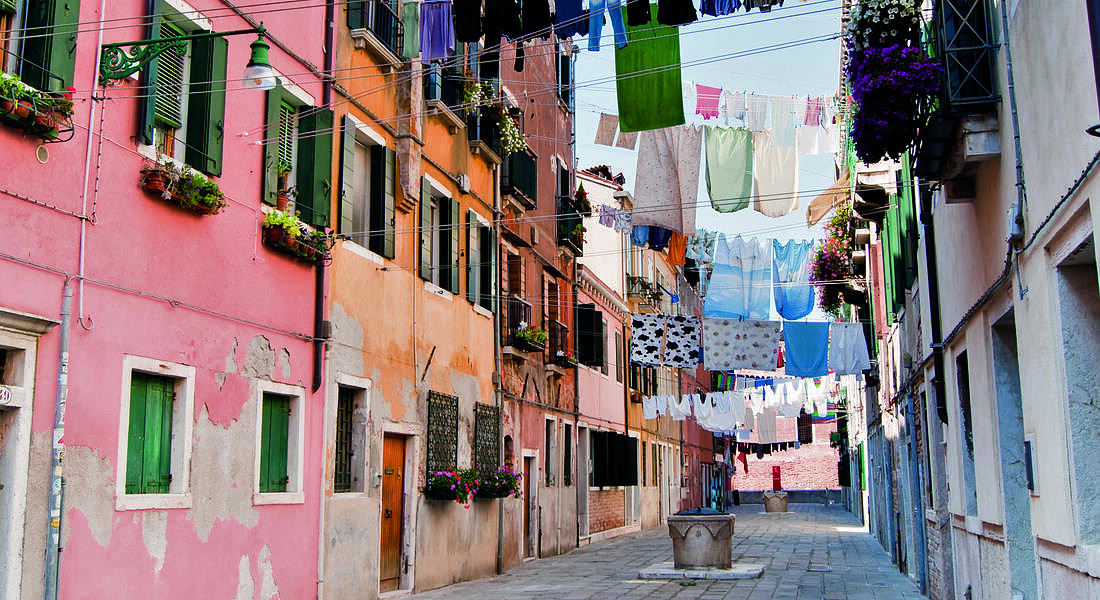 Venezia Itinerario 6 Panni stessi in Calle Nova - Venezia, la Guida ufficiale dei Gondolieri © Shutterstock