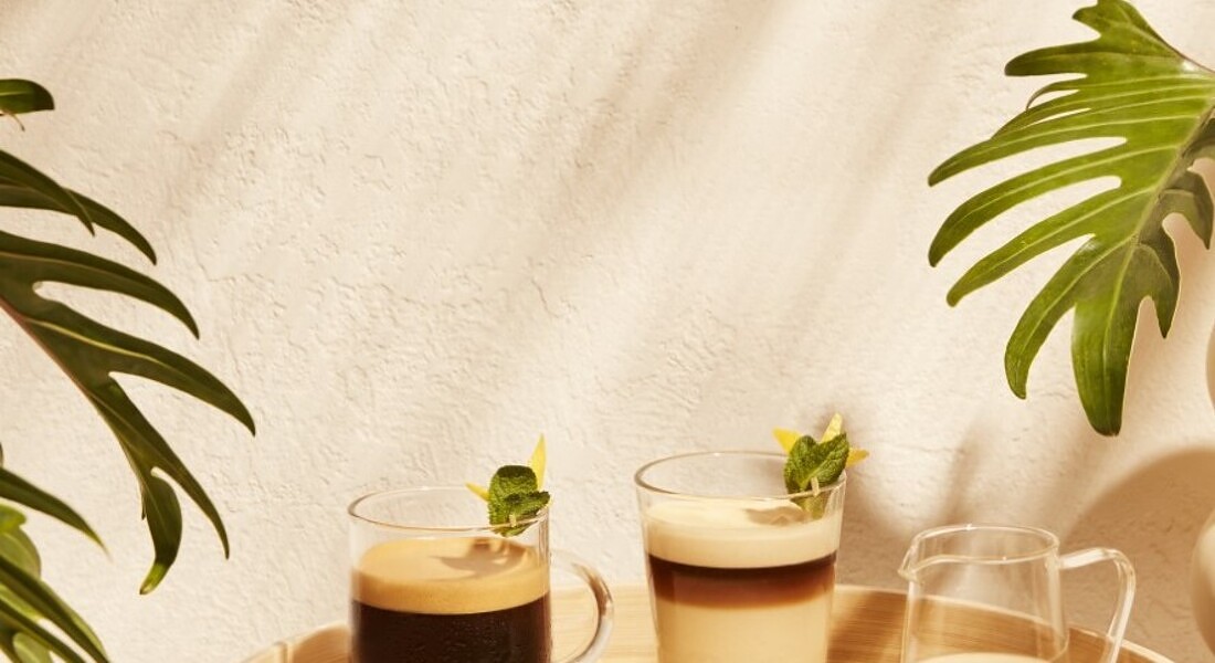 Ricette estive per caffè freddo shakerato al cocco o con note caramellate, collezione Nespresso © Ansa