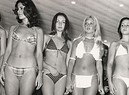 Ragazze indossano il bikini in una foto di archivio (ANSA)