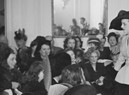 La prima collezione Dior, 1947 (immagine dal sito ufficiale La Maison Dior) (ANSA)