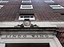 Clarence House ha annunciato che la Duchessa di Cambridge darà alla luce il suo terzo figlio nel l'esclusivo reparto Lindo Wing del St Marys Hospital in London. (ANSA)