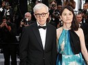Il regista e  attore statunitense Woody Allen con la moglie Soon Yi (ANSA)