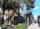 Festival di Cannes 2019: l'hotel Carlton sulla Croisette, foto Alessandra Magliaro (ANSA)