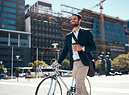 Un giovane al lavoro in bici foto iStock. (ANSA)