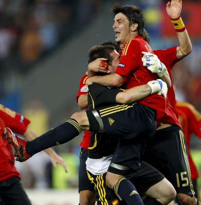 Euro 2008:  psicodramma rigori,  stavolta e' fiesta Spagna