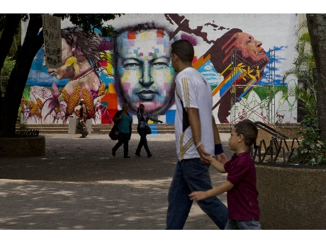 La imagen de Hugo Chavez, una constante en las calles de Caracas (ANSA)