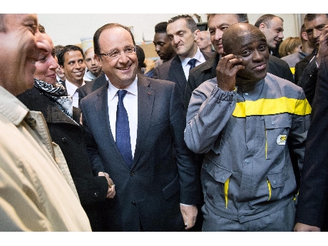 Presidente de Francia, Francois Hollande (C) (ANSA)